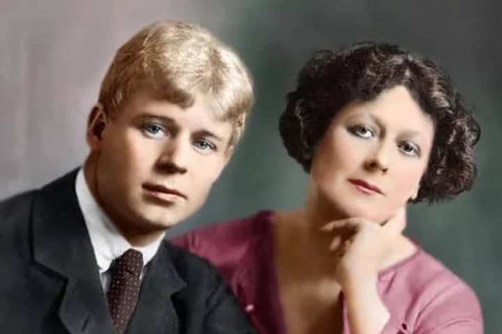 8 женщин Сергея Есенина