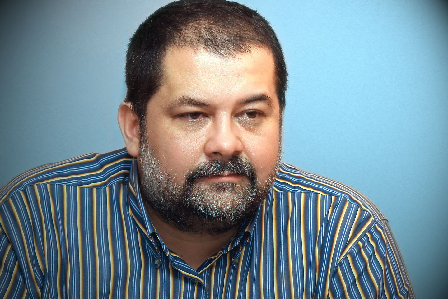 Начал писать от скуки и стал главным фантастом России: легендарному автору «Дозоров» Сергею Лукьяненко — 57